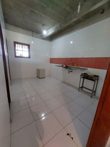 Casa De 2 Andares Com 4 Quartos.