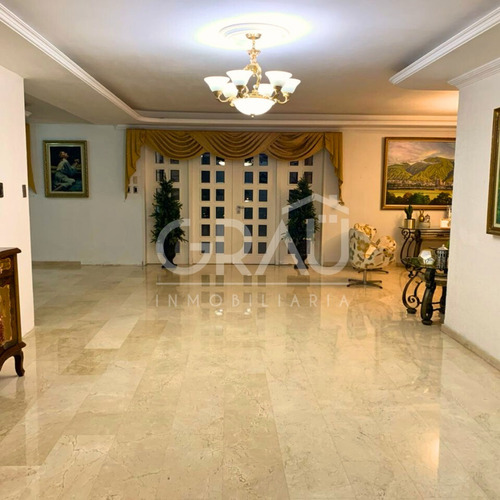 Casa De 3 Niveles En Venta En Cumbres De Curumo, Caracas, Municipio Baruta