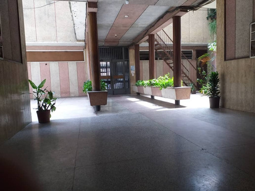 Imagen 3 de 15 de Apartamento En Venta En La Av Baralt