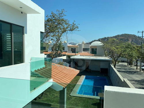 Casa En Venta En Lomas De Jiutepec