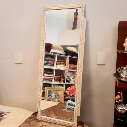 Espelho Retangular Com Moldura Branca. Medida: 1,28x0,51m
