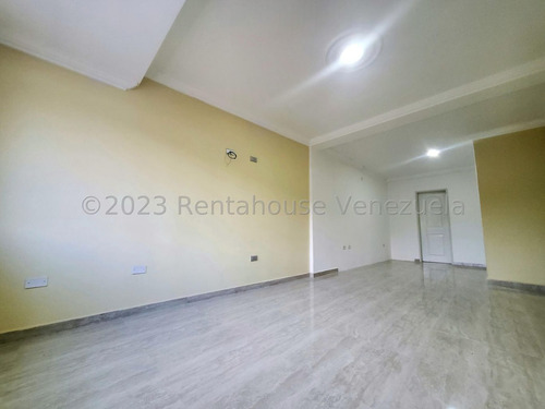 Casa Townhouse En Venta A Estrenar Cantarrana Zona Norte Maracay Todos Los Servicios Remodelada Marmol Porcelanato Estef 25-16085
