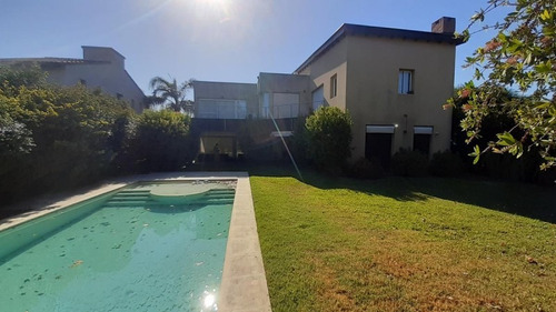 Imagen 8 de 12 de Casa Cuatro Dormitorios Cadaques Funes Hills