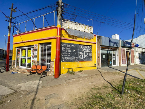 Imagen 7 de 9 de Gran Local Comercial En Esquina Con Av. Rivarola