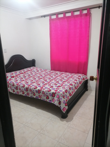 Se Alquila Habitación Para Mujer Sola. Amoblada.3162401572