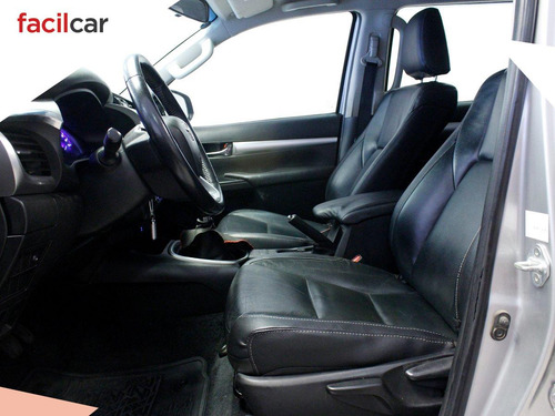 Imagen 21 de 25 de Toyota Hilux Srv 4x2 Turbo Diesel 2.8 2018 Excelente!!