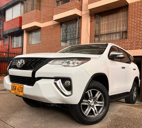 Toyota Fortuner 2.7 At