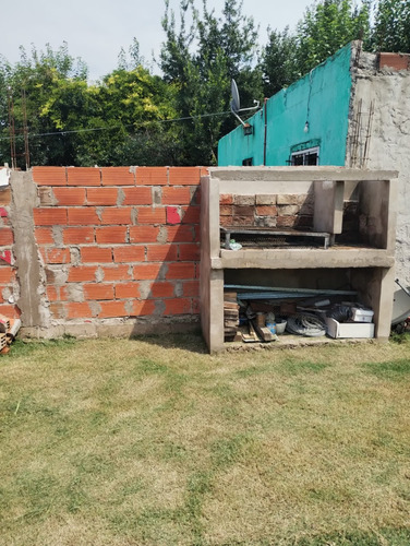 Casa De 3 Ambientes Ubicada En Virrey Del Pino, Partido De La Matanza