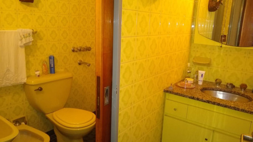 Importante Casa En Venta Con Local Comercial