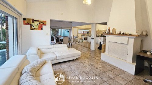 En Venta - Casa A Metros De Rambla Costanera