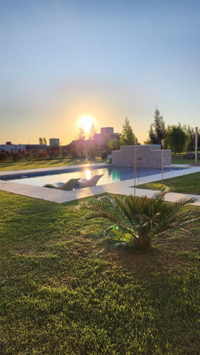 Casa En Venta Brandsen En Barrio Cerrado Con Pileta