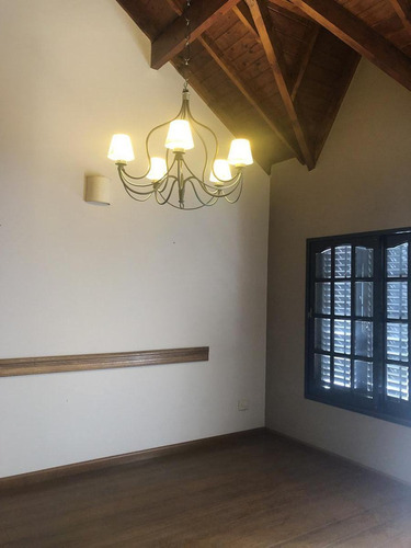 Imagen 12 de 30 de Casa Chalet Venta - 5 Ambientes - Ituzaingo Norte - Con Parque Y Piscina - Permuta