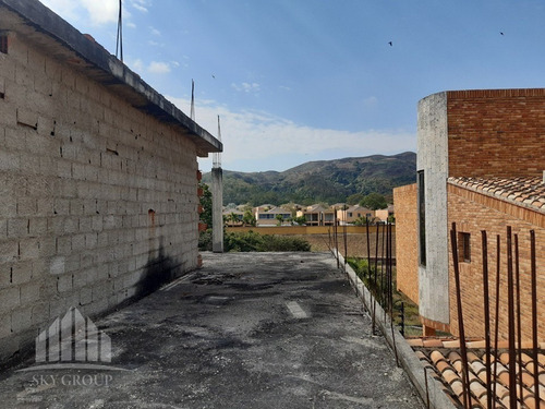 Casa En Venta Obra Gris Lomas Del Country Casa En Construccion Atc-623
