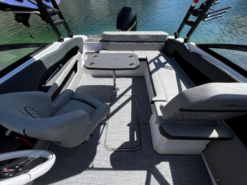Lancha Geuna F212 Supreme Con Mercury 150hp Xl 4 Tiempos