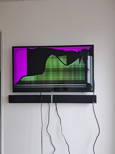 Samsung Smart Tv 40'' Negro Pantalla Dañada (Usado)