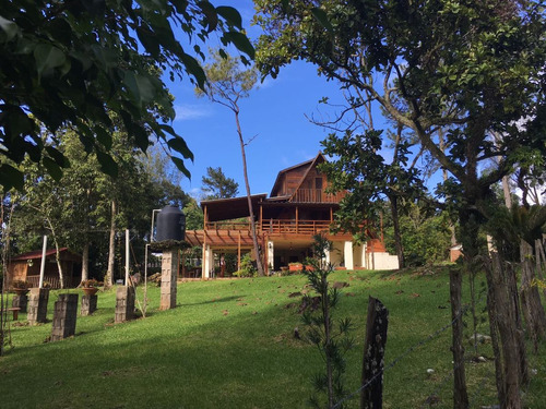 Hermosa Villa De Venta En Jarabacoa La Vega