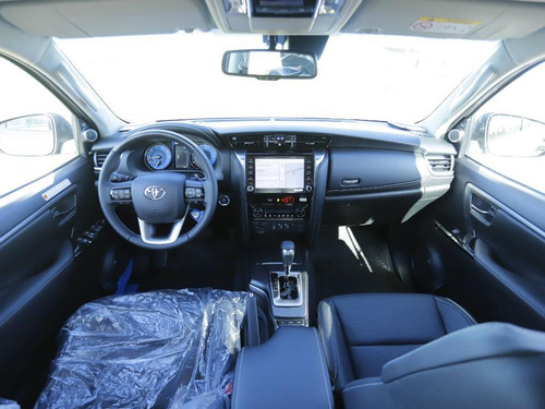 Imagem 9 de 15 de Toyota Hilux Sw4 Srx 2.8 4x4 Diesel Aut - 7 Lugares