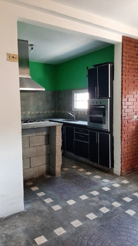 Imagen 9 de 30 de Permuta - Casa De 8 Ambientes En Venta - Ituzaingo Norte