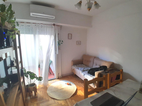 Departamento En Venta De Dos Ambientes Con Dos Patios - Flores