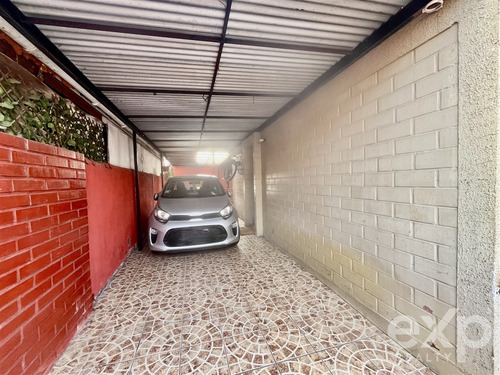 Casa En Venta De 2d, 1b Y Estacionamientos En Puente Alto