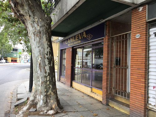 Imagen 2 de 19 de Muy Lindo Local En Esquina Sobre Juan B Justo