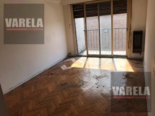 Retasado!! Hipólito Yrigoyen 3700 P. 9° Almagro 2 Amb. C/2 Balcones Al Cfte. Bajas Expensas Luminoso!!