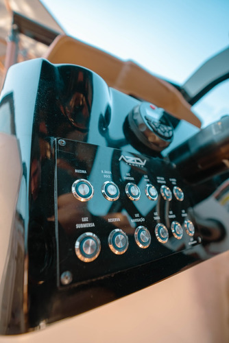 Lancha Azov Z260 14 Pessoas, Maior Cockpit, Com Banheiro!