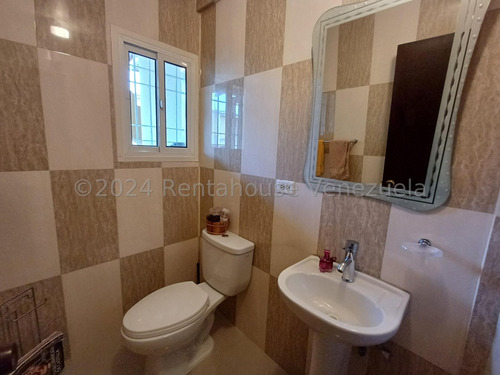 Venta De Townhouse En Villas Geicas Maracay Aragua 24-19067 Irr