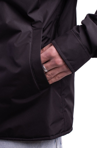 Imagen 3 de 8 de Campera Woodoo Coach Jacket Marplatizada - Negro