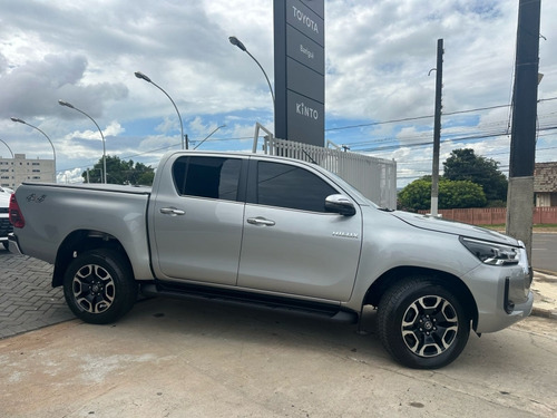 Toyota Hilux 2.8 D-4D TURBO DIESEL CD SRX 4X4 AUTOMÁTICO