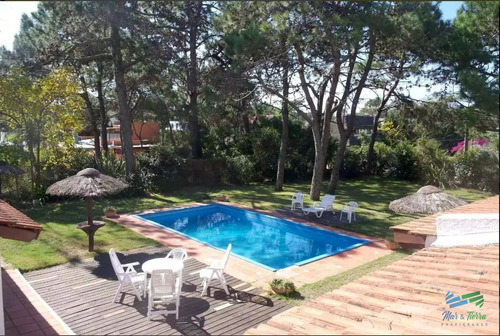 Casa De 4 Dormitorios Con Piscina En Alquiler En Brava, Punta Del Este.