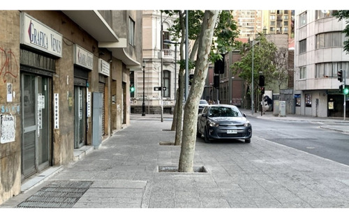 Local Comercial Ideal Farmacia Mac-iver /parque Forestal Pre
