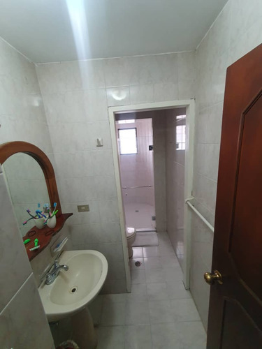 Lorena Inojosa Vende Apartemento En Valles De Camoruco.