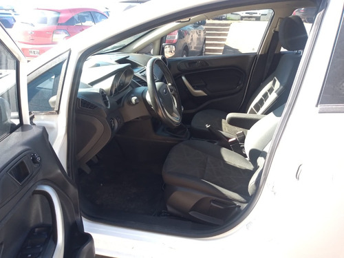 Ford Fiesta Kinetic Design 1.6 Design Titanium 2013