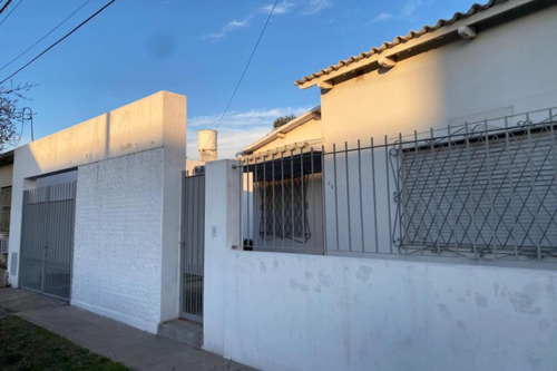 Casa En Venta - 2 Dormitorios 1 Baño - Pergamino