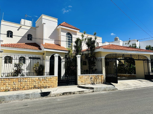 Casa En Venta En Benito Juarez Norte, Merida.