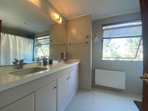 Casa En Venta En Parcela Chicureo Central 5d Más Serv.