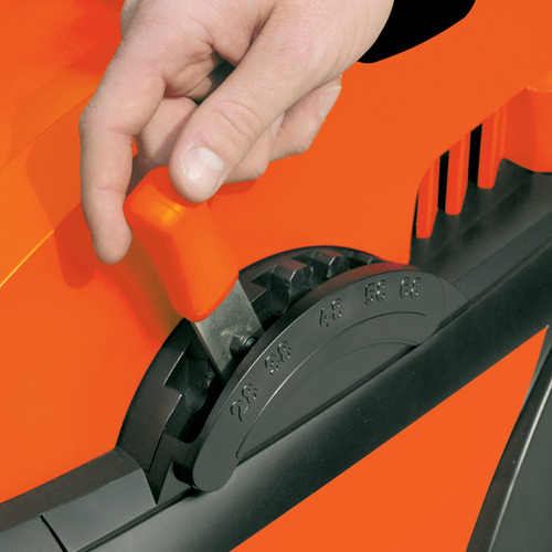 Imagen 6 de 11 de Cortadora De Césped 34cm 1200w Black+decker Gr3400-b3