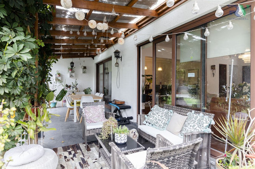 Preciosa Casa En Venta De 4 Dormitorios