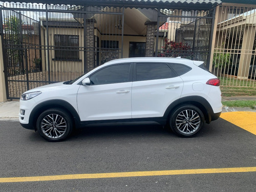 Imagen 7 de 10 de Hyundai Tucson 2019 4x2 Manual