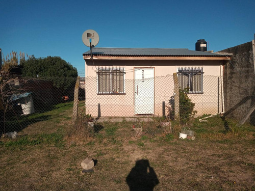 Casa En Venta - 2 Dormitorios 1 Baño - 40mts2 - Melchor Romero