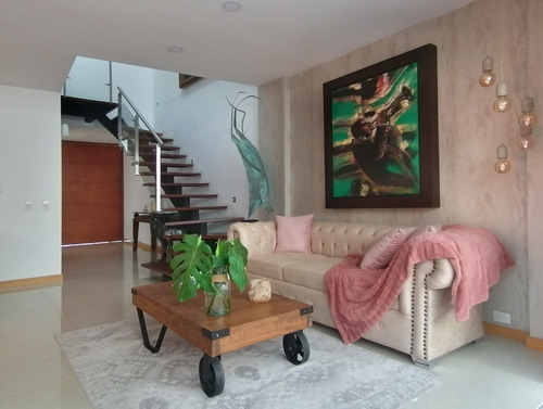 Venta Casa Unifamiliar Área 220m2, Envigado