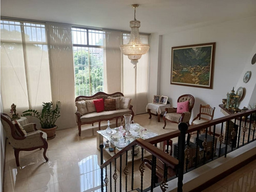 Casa Con Amplios Jardines En Urb Parque El Retiro, San Antonio