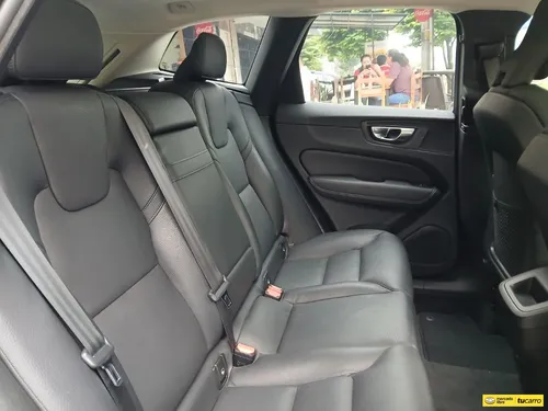 Volvo XC60 B5 MOMENTUM
