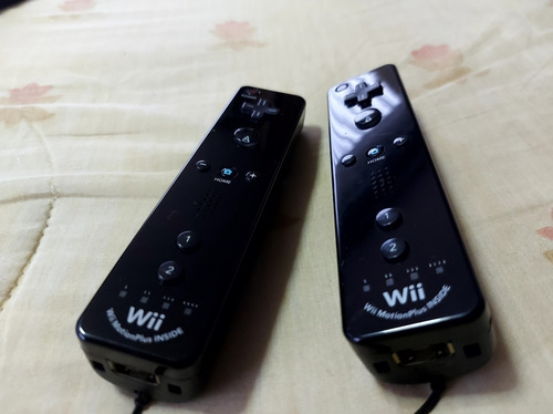 Nintendo Wii Black Con 2 Nunchuk, Un Joystick Y El Wii Sport (Usado)