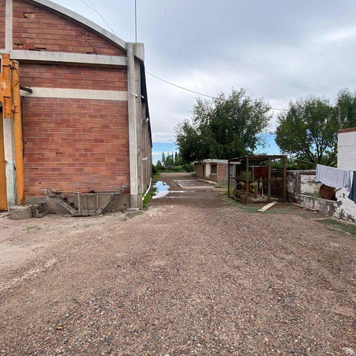 Vendemos Bodega Ubicada En Carril Chimba Y Panamericana, Frente A Bodega Crotta.