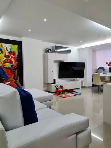 Imagen 1 de 14 de Venta De Exclusivo Apartamento En Mañongo Resd. Puerta Real.