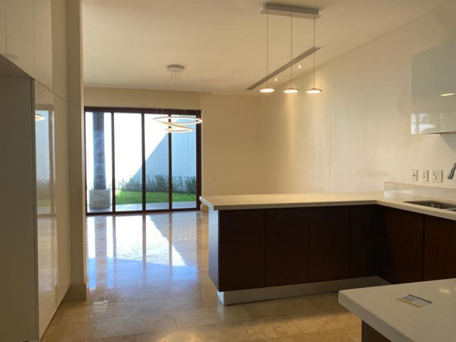 Amplia Casa En Condominio En Venta En Chablekal