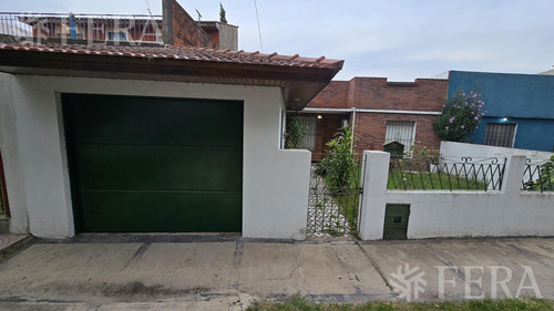 Venta Casa De 4 Ambientes Con Cochera En Bernal Oeste
