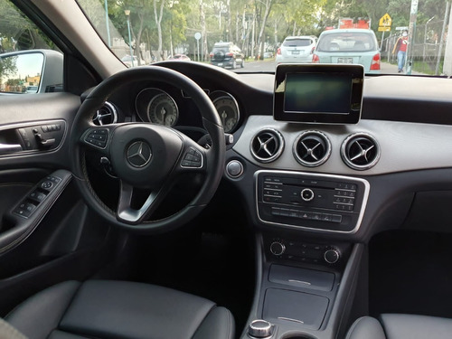 Imagen 12 de 15 de Mercedes Benz Gla 200 2017 Cgi Sport 1.6t Factura De Agencia